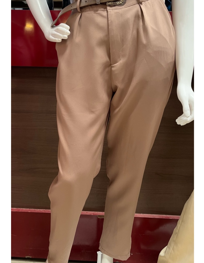 Calça alfaiataria com cinto 