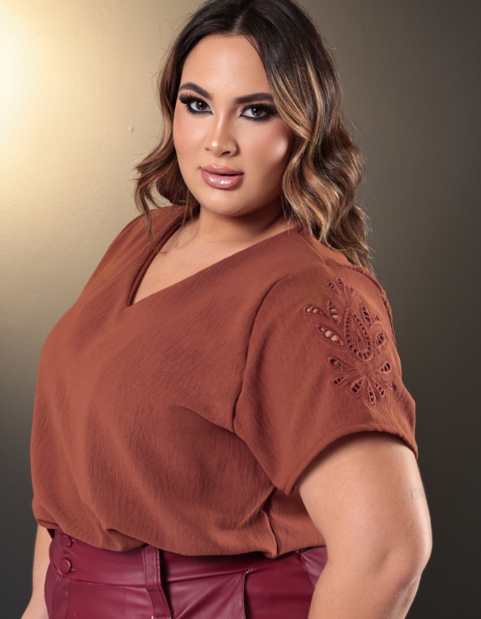 Blusa Bordada na Manga