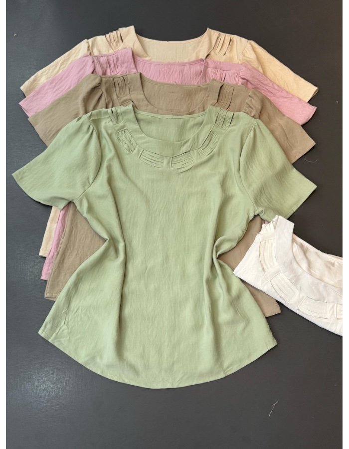 BLUSA COM DETALHES NA GOLA 