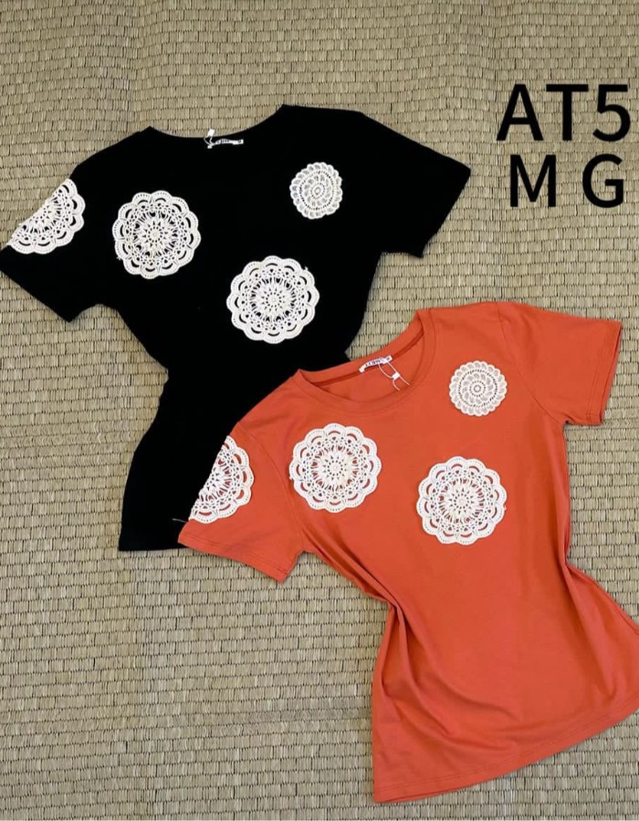 T-SHIRT APLIQUE EM CROCHÊ TECIDO ALGODÃO COM ELASTANO