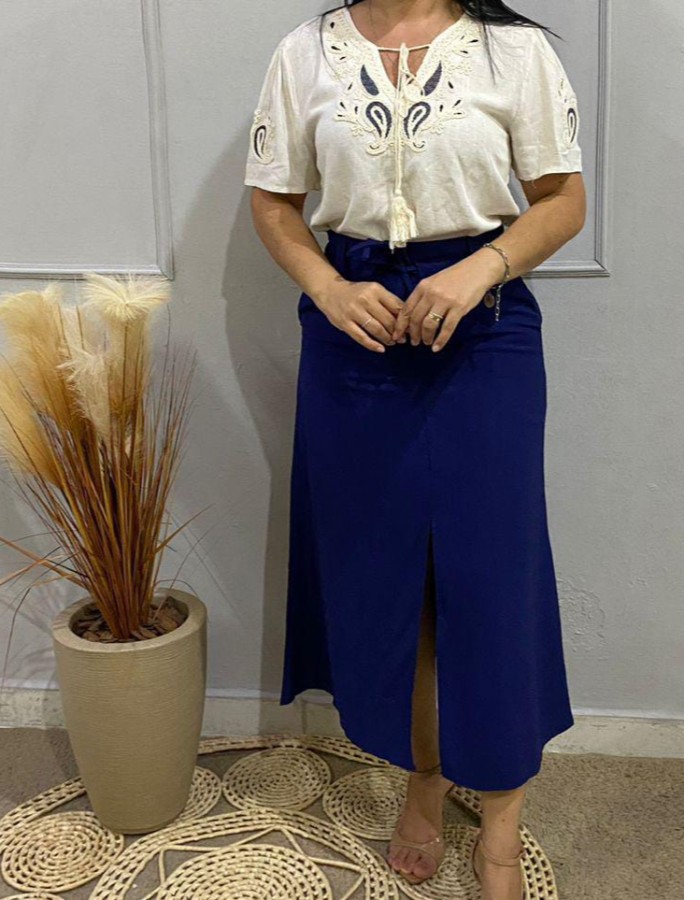 BLUSA TECIDO LINHO DETALHADA EM BORDADO