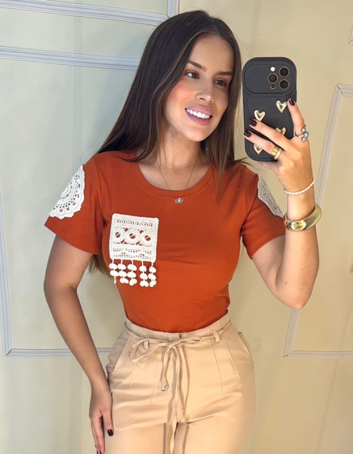 Blusa Bolso Bordado