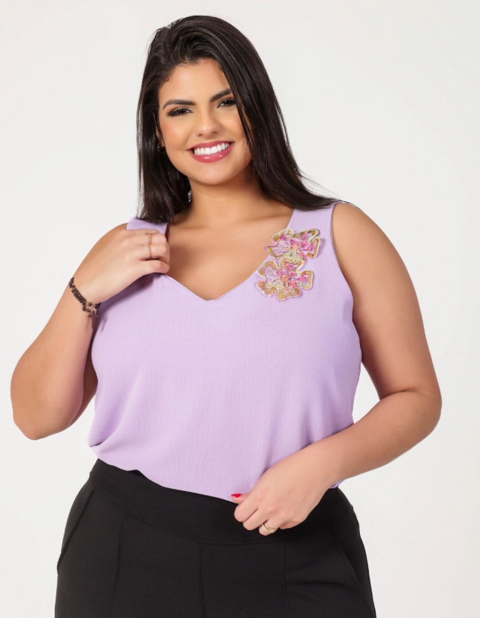 Camiseta Flor Bordada 