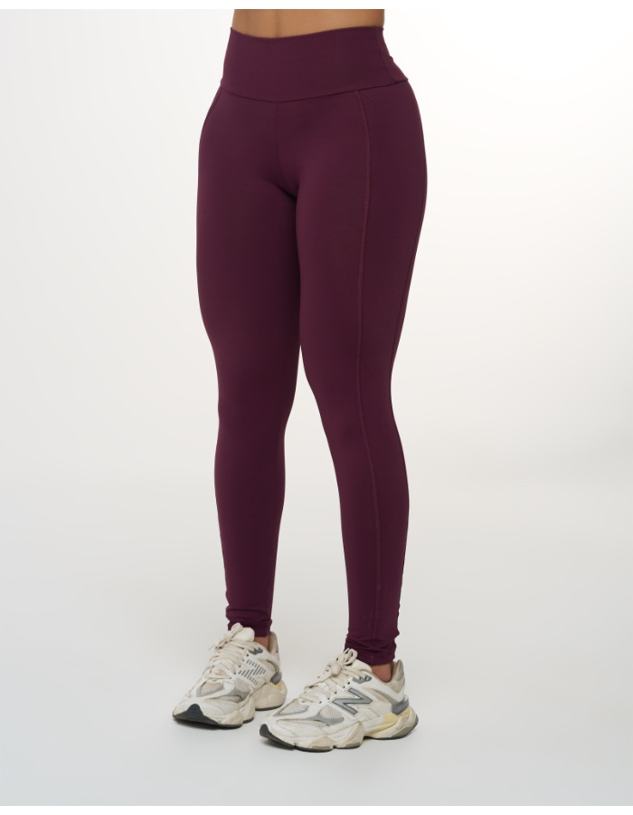 Calça lisa com detalhe 