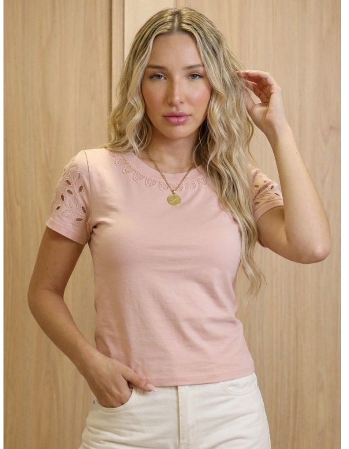 T-SHIRT C/ DETALHE NA MANGA TOM SOBRE TOM