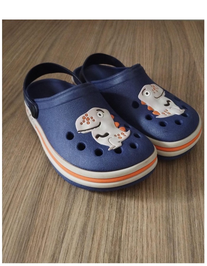 Crocs simples passo