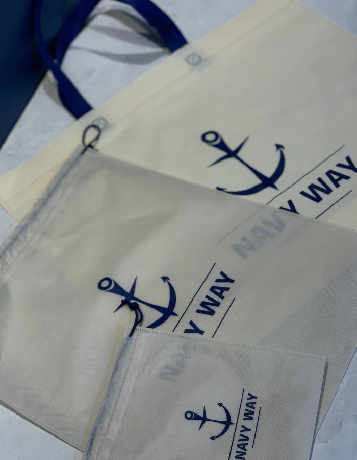 SACOLAS EM TNT PERSONALIZADAS