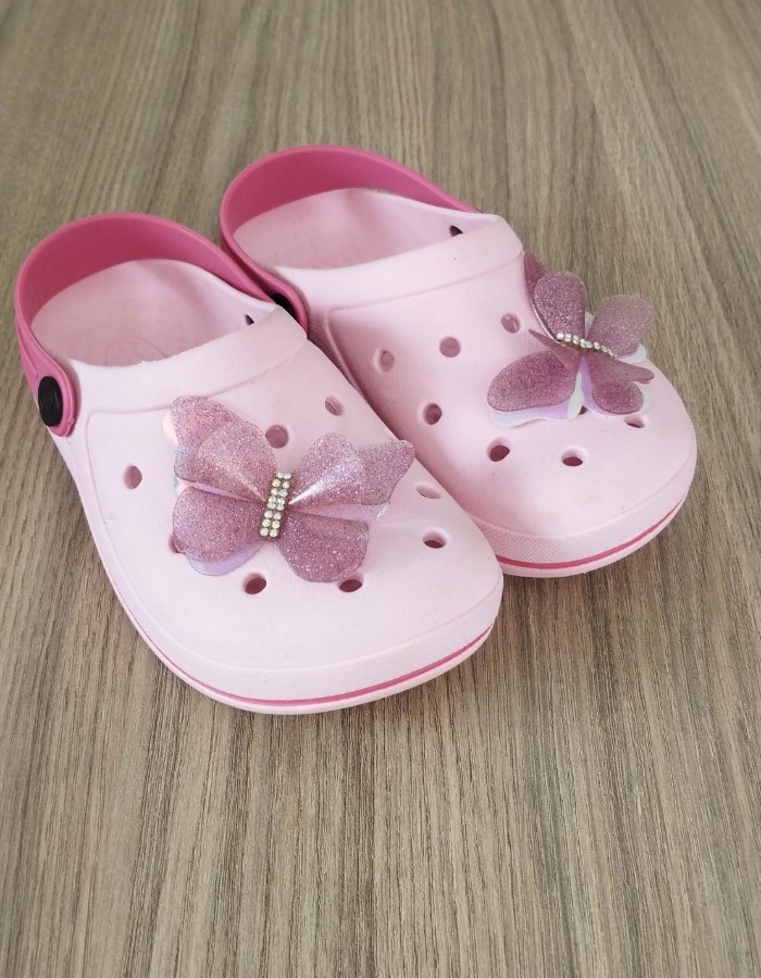 Crocs simples passo
