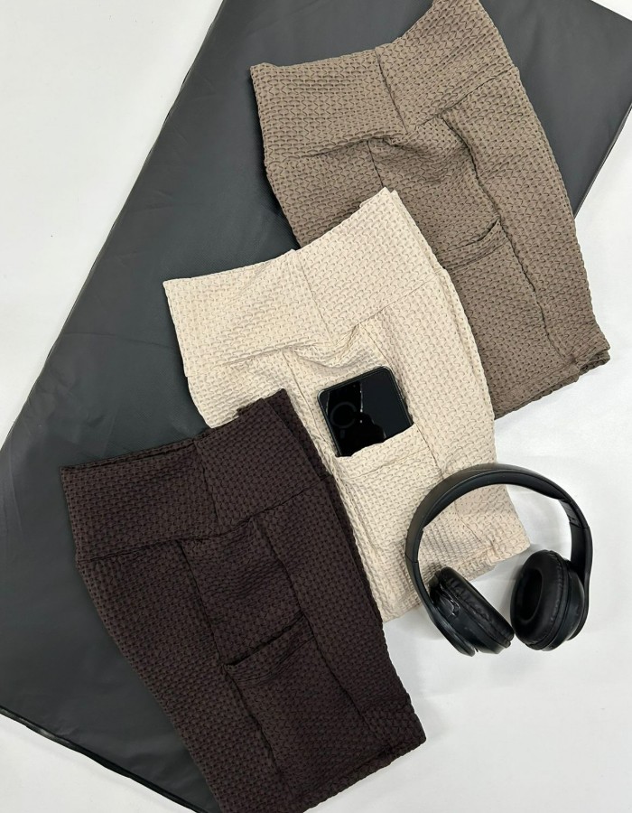 SHORT BOLSO EM BROCADO