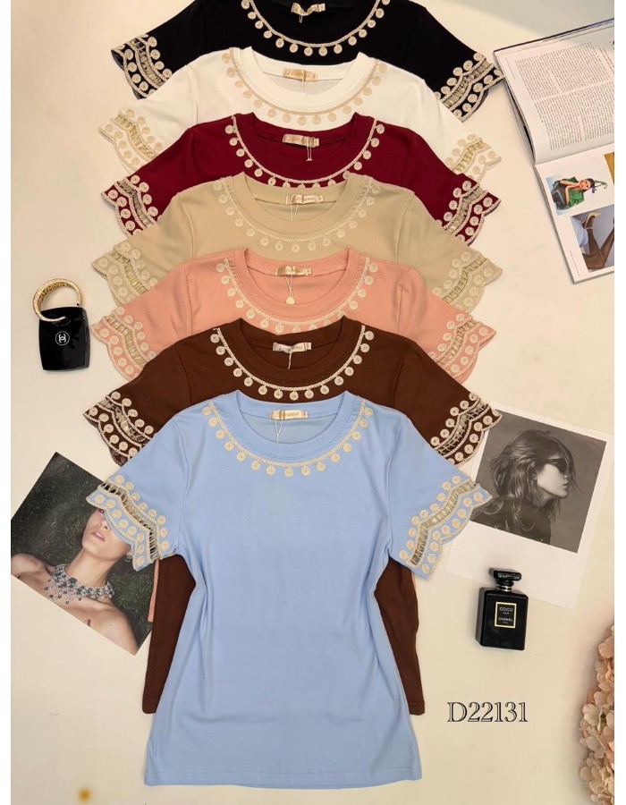 Blusa De Algodão C\Elastano Detalhe na gola e bordado vazado na manga