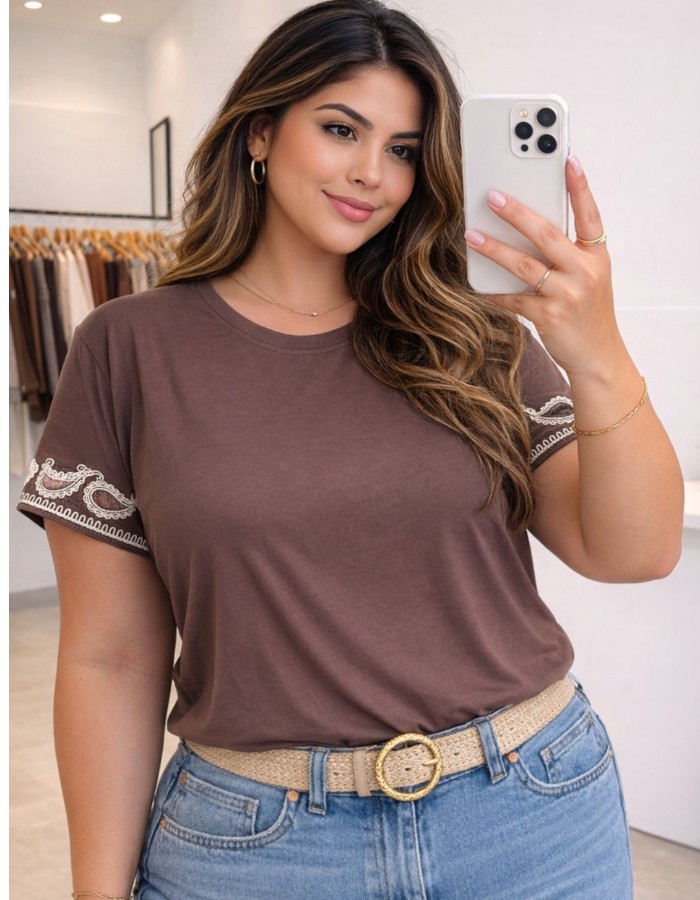 Blusa Plus Bordado Manga 