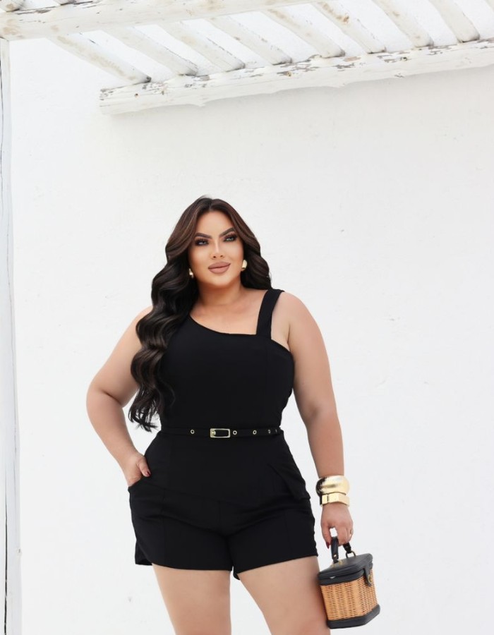 Conjunto Blusa cinto fino e Short 