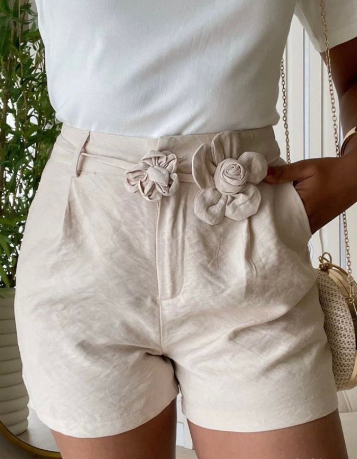 SHORT MARANTE COM CINTO DE FLOR 