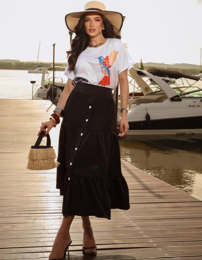 CONJUNTO TEE BEIJA FLOR E SAIA MIDI