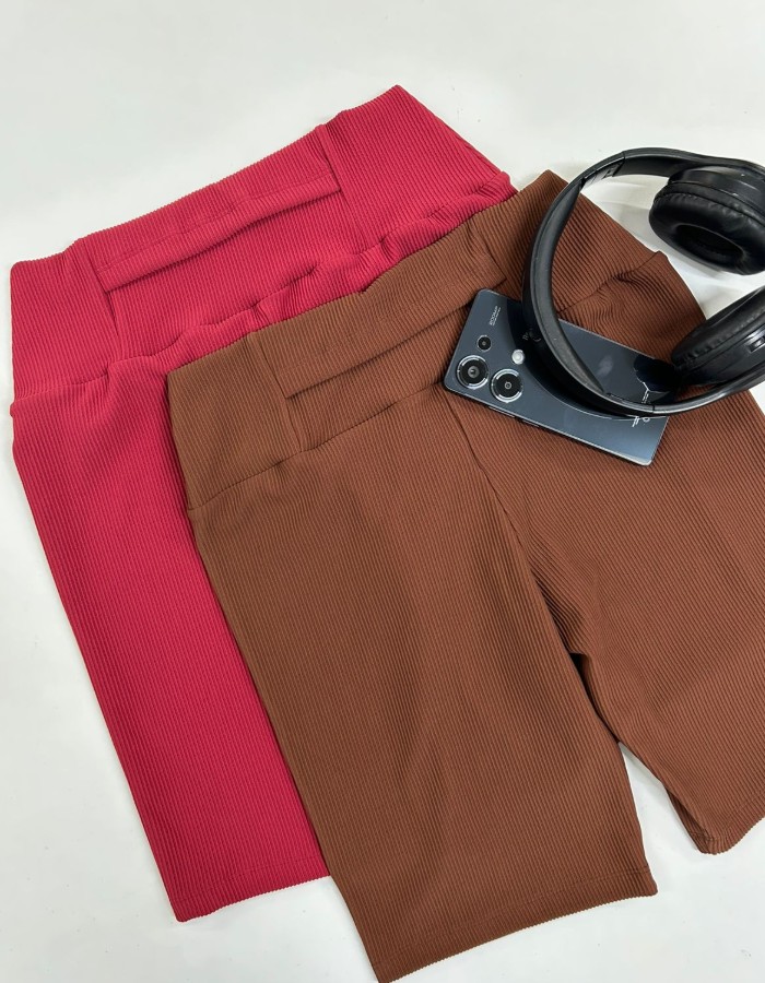 SHORT LONGO BOLSO NO CÓS CANELADO