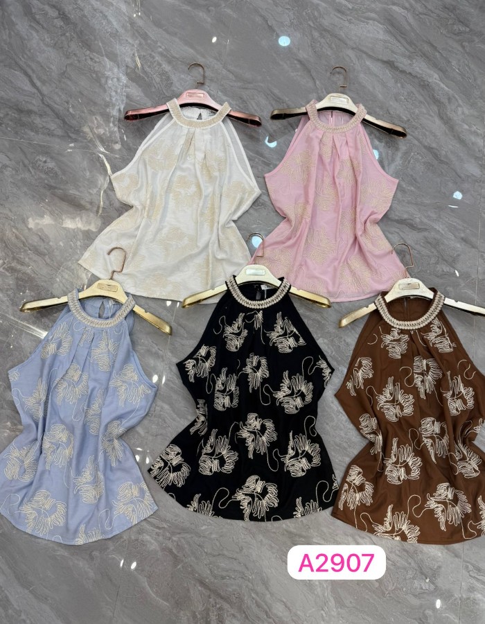 BLUSA C/ DETALHE NO PESCOÇO E BORDADO