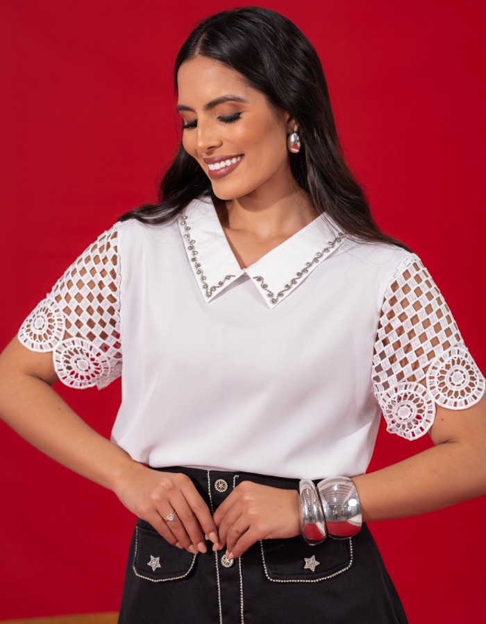 BLUSA MANGA CURTA COM GOLA DE BRILHO