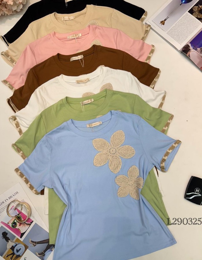 BLUSA DE ALGODÃO C/ELASTANO FLOR EM CROCHE E DETALHE NA MANGA