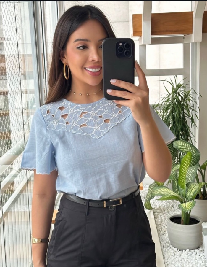 Blusa com detalhes bordado 
