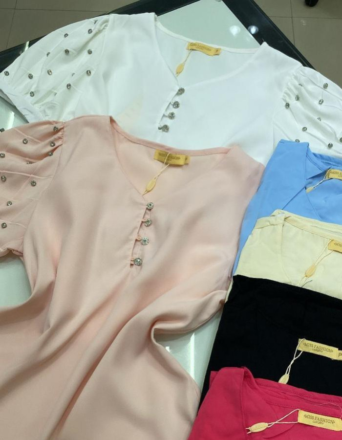 BLUSA C/ DETALHE DE BRILHO NA MANGA