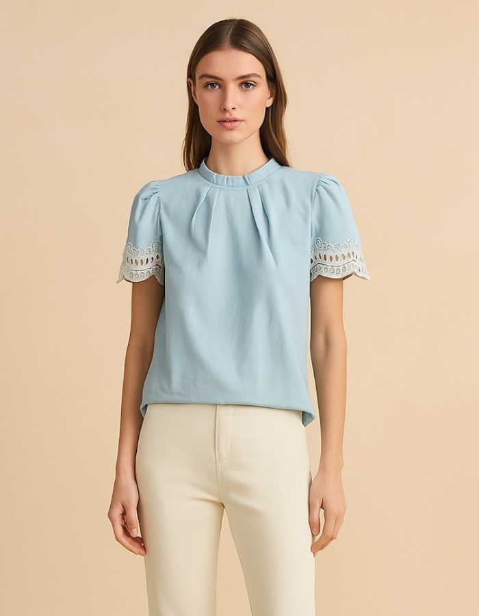 Blusa com detalhes bordado na manga 