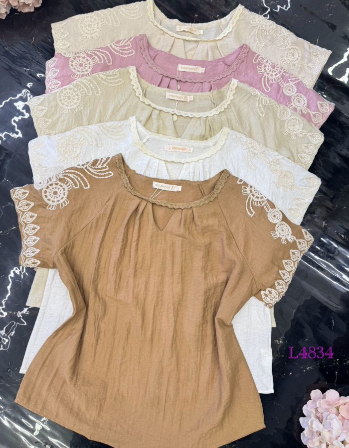 BLUSA TECIDO CREPE SEDA ACETINADO COM BORDADO