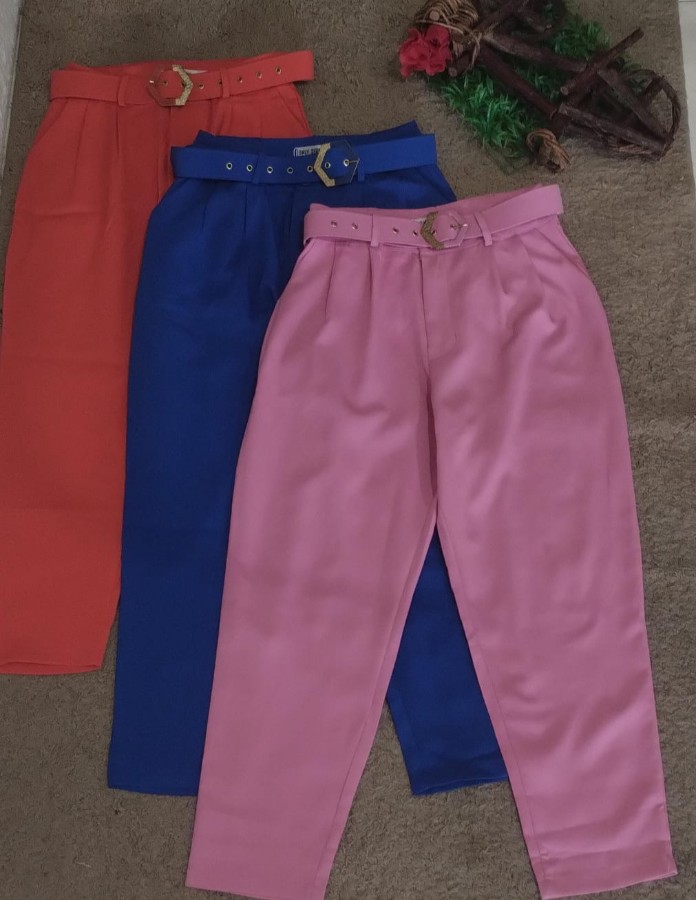 CALÇA ALFAIATARIA COM CINTO DETALHE DE FIVELA