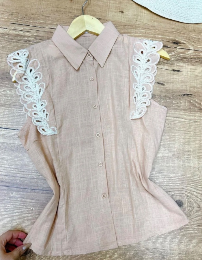 Blusa regata bordada com botões 