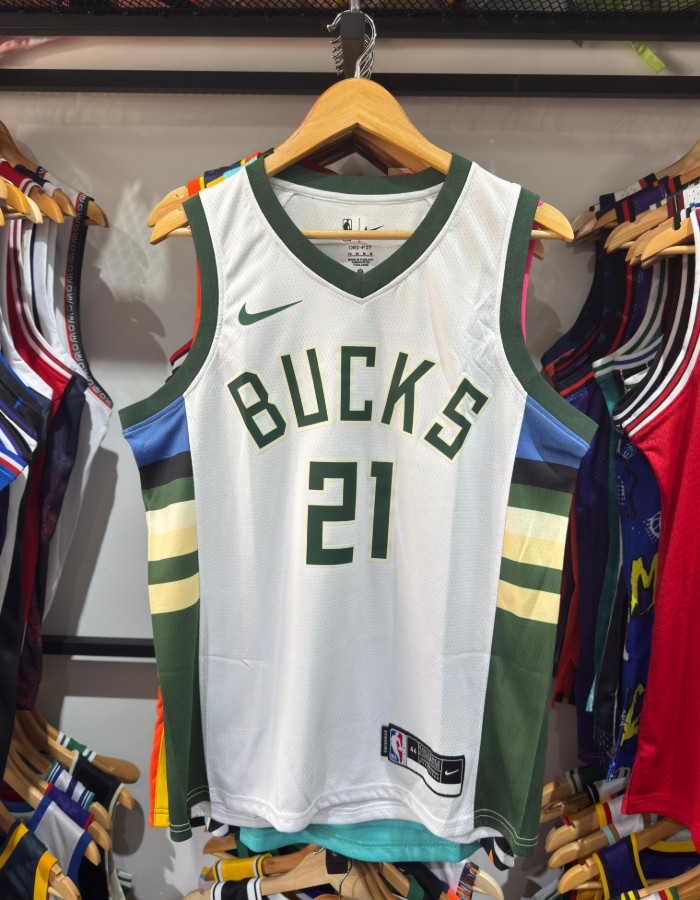 MILWAUKEE BUCKS HOLIDAY - 21