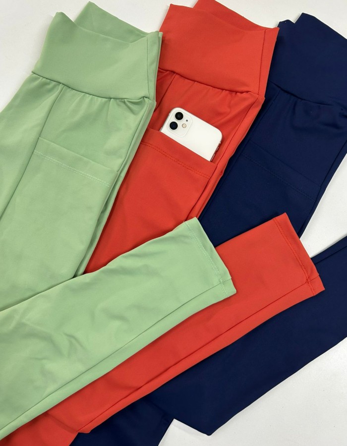 CALÇA COM BOLSO EM POLIAMIDA