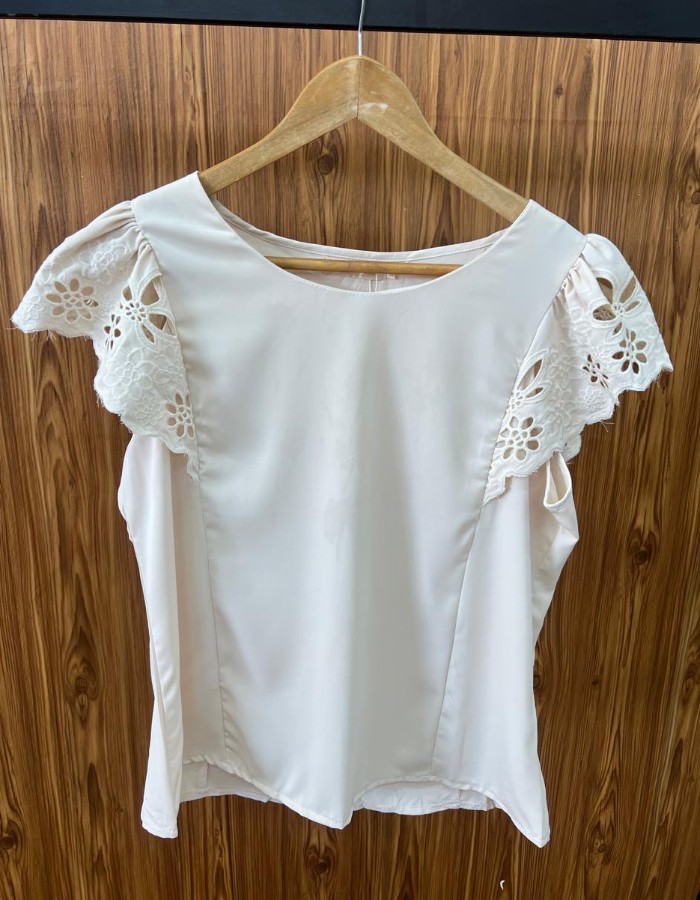 Blusa Crepe Detalhe Manga