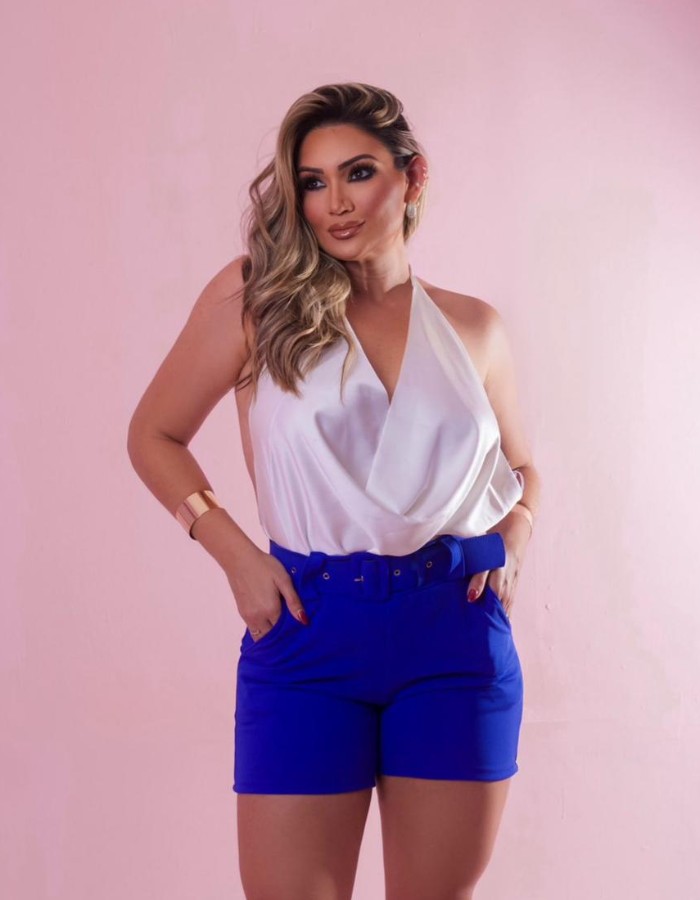 Short com bolso e cinto