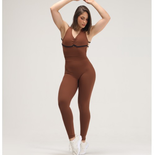 MACACÃO EMPINA BUMBUM TECIDO LISO