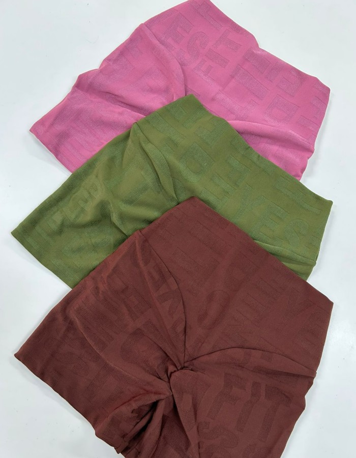 SHORT EMPINA BUMBUM CORAÇÃO JACKARD