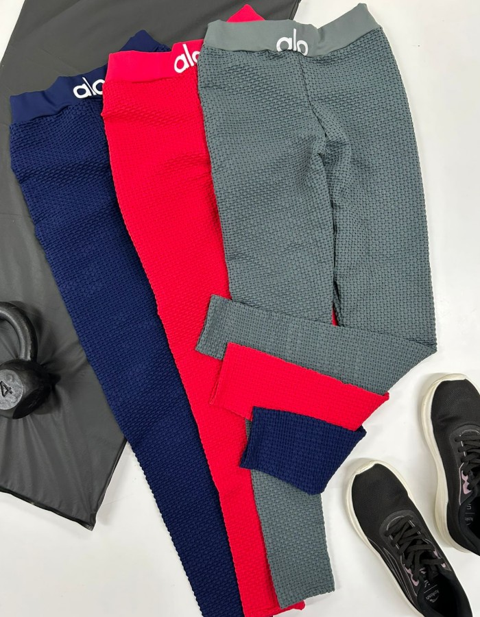 CALÇA EMPINA BUMBUM NOVO alo EM BROCADO