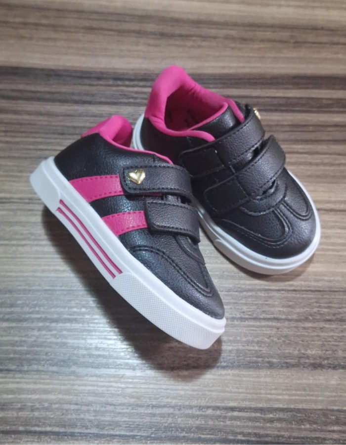 Tênis velcro encanto de criança