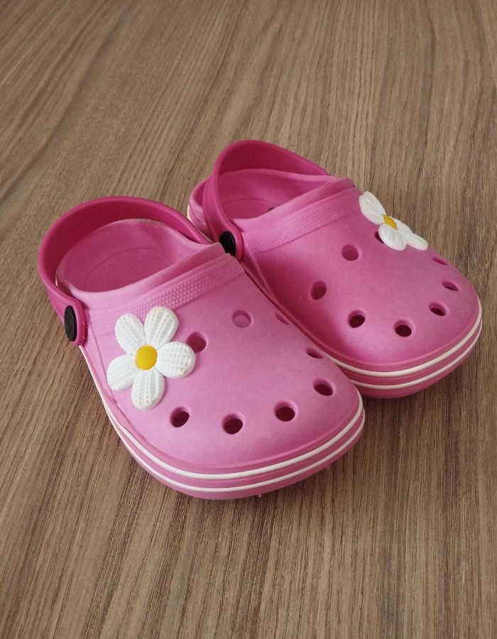 Crocs simples passo