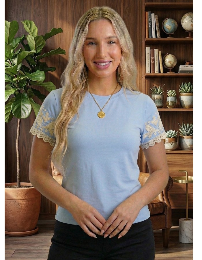 T-SHIRT C/ BORDADO NA MANGA