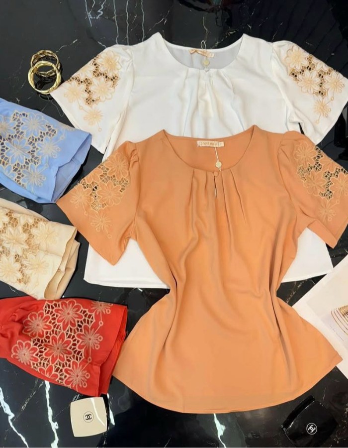 Blusa Crepe Seda Com Bordado Na Manga