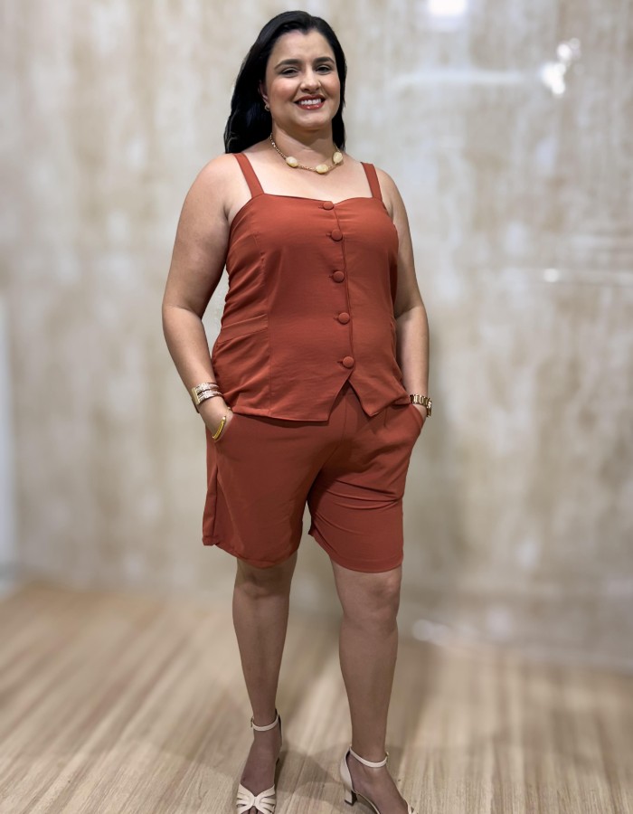 CONJUNTO BLUSA ALÇA 5 BOTÕES E SHORT EM ALFAIATARIA