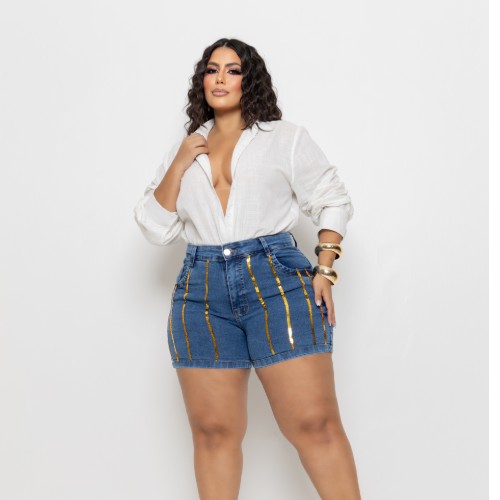 SHORT PINO LATERAL COM DETALHE LANTEJOULA COM LYCRA