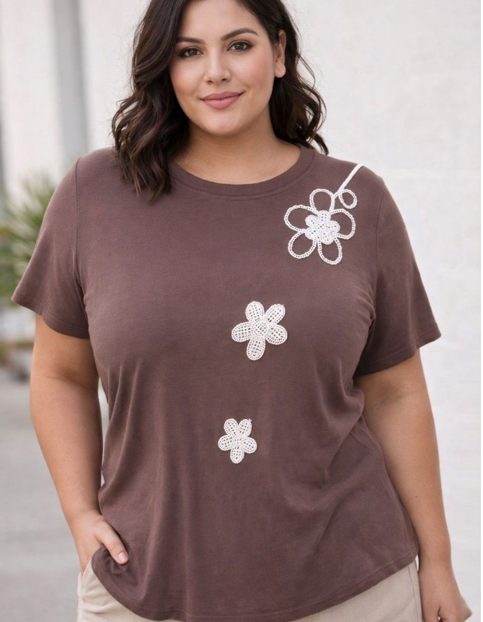 Blusa Plus Bordado Flores