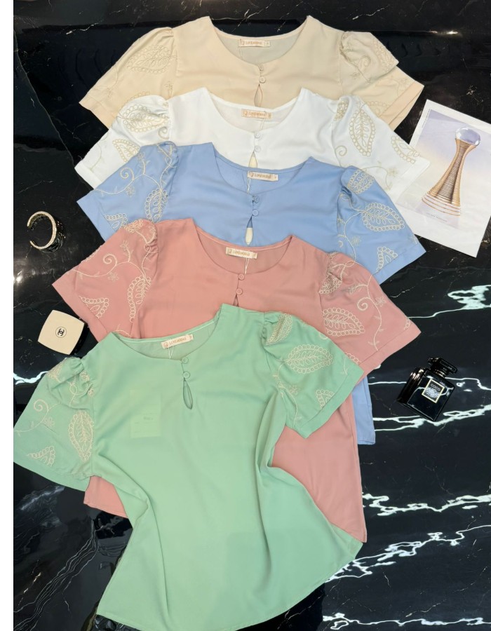 BLUSA TECIDO CREPE SEDA C/ BORDADO NA MANGA 