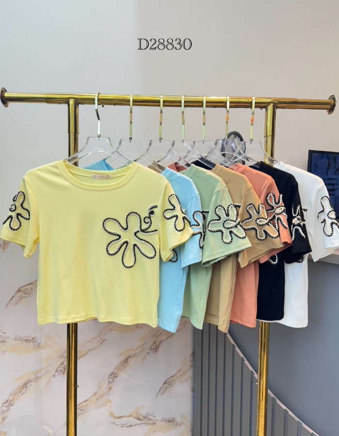 SEMI CROPPED C/ DETALHE BORDADO EM FLOR