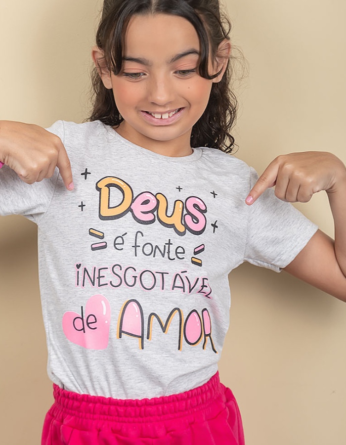 T-SHIRT ESTAMPADA FEMININA EM MALHA PENTEADA