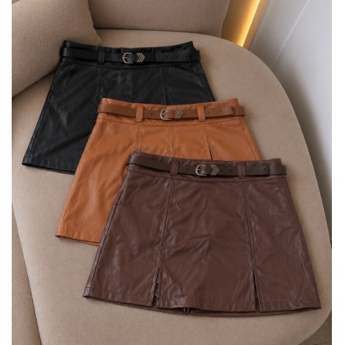 SHORT SAIA COURO CARINA