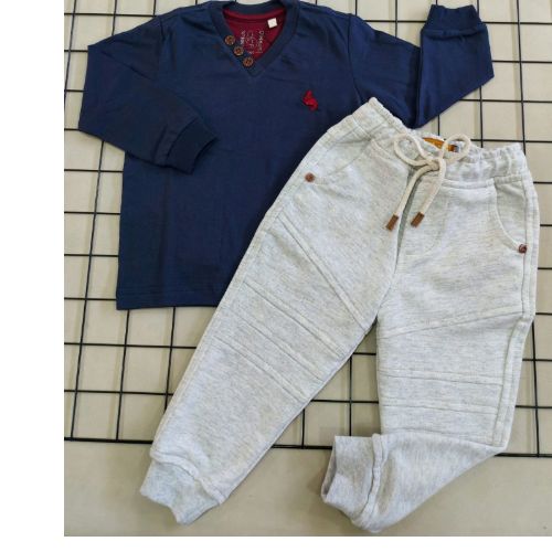 CALÇAS COM RECORTES E BOLSO TRASEIRO