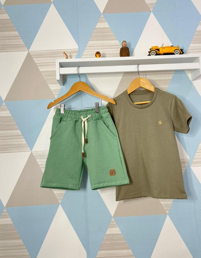 CONJUNTO INFANTIL SHORT MOLETOM E CAMISA MALHA MENEGOTTI 