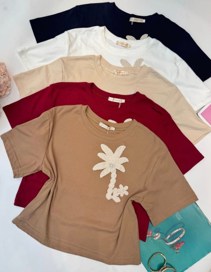 T-SHIRT COM COQUEIRO DE CROCHÊ DETALHE ALGODÃO COM ELASTANO