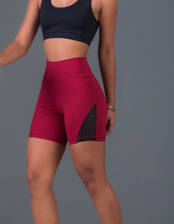 Short curto com tela 